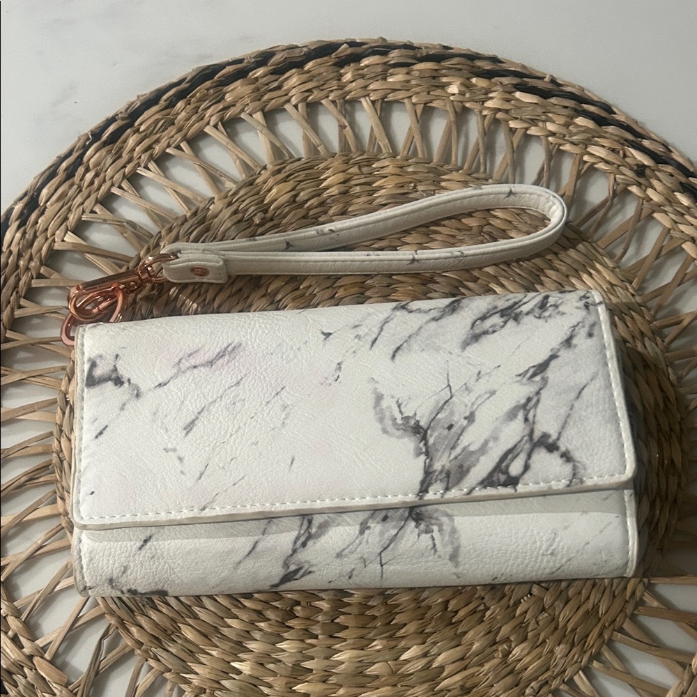 Elegant Marble Pattern Wristlet Clutch